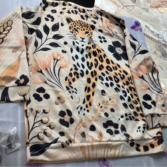 4 for $20, Womens XXL adorable Leopard Print Sweat Shirt. - Picture 7 of 7